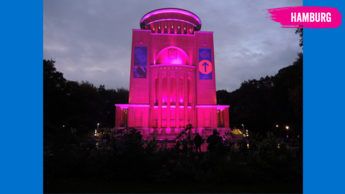 Ein pink angestrahltes Planetarium