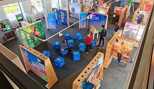 Sieben Länder auf vier Kontinenten können beim Besuch von „Mission 2030“ erkundet werden Der Blick auf die Ausstellung "Mission 2030"