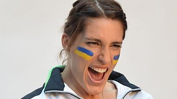 Wird auch versteigert: Der offizielle DTB-Trainingsanzug von Andrea Petkovic – getragen, mit Namenseinstickung und handsigniert.