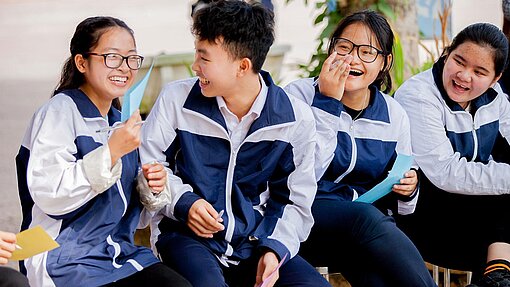 In Projektschulen werden Sportclubs gegründet, in denen 30 bis 40 Kinder regelmäßig trainieren und ihr Selbstbewusstsein stärken. In Projektschulen werden Sportclubs gegründet, in denen 30 bis 40 Kinder regelmäßig trainieren und ihr Selbstbewusstsein stärken.