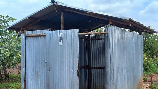 Eine Gemeinschaftdusche in Ura.