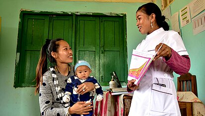 Wir helfen dabei, schwangere Mütter in Indien medizinisch versorgen. 