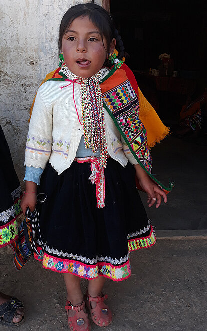 Die peruanische Tracht wird vorgeführt. Die peruanische Tracht wird vorgeführt.