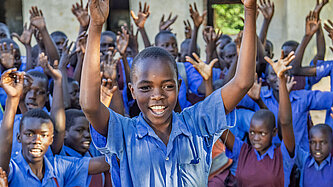 Kinder in einem "Girls' Education Movement"-Club