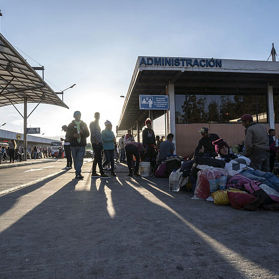 Venezolanische Flüchtlinge sammeln sich auf der Straße