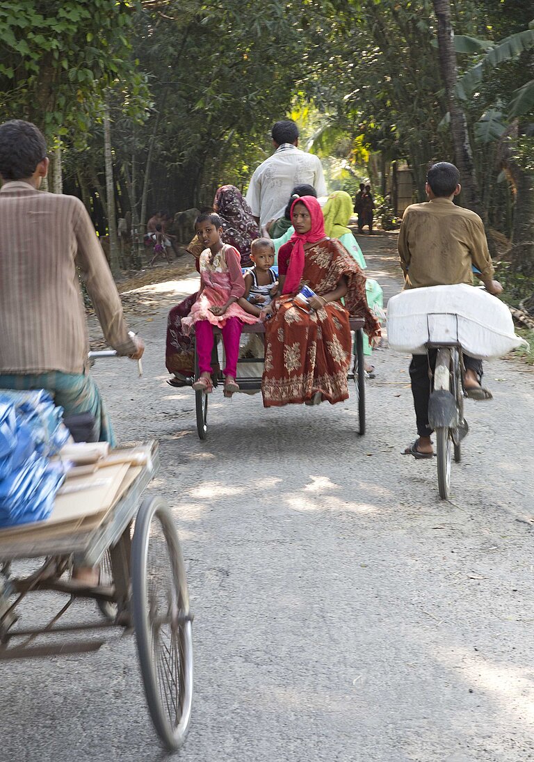 Personen und Gütertransport im Norden von Bangladesch