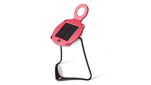 Rote Solarleuchte auf Ständer