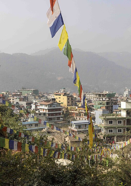 Die Stadt Pokhara in Zentral-Nepal Blick auf die Stadt Pokhara in Nepal