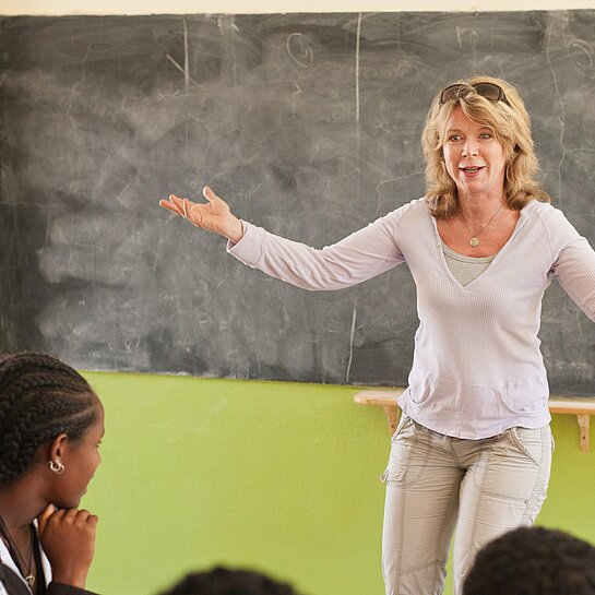 Marion Kracht in Grundschulklasse in Lalibela