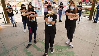 Mit dem Girls LEAD Award 2021 wurden Jugendliche des Plan-Projekts "Sichere Städte für Mädchen in Lima" ausgezeichnet. Ihre Medienarbeit stellten sie bei einer Preisverleihung in Lima noch einmal vor.