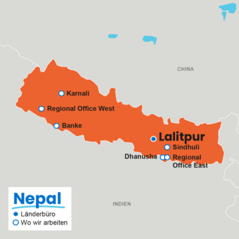 Karte von Nepal mit Projektregionen von Plan International: Lalitpur (Länderbüro), Sindhuli, Dhanusha, Banke, Karnali sowie die Regionalbüros Ost und West.