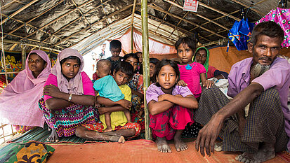 Rohingya Familie in ihrer Unterkunft.