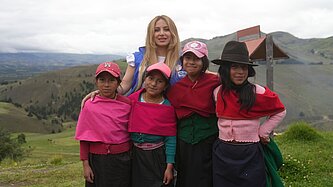 Gruppenbild in Chimborazo mit vier Mädchen und Enissa