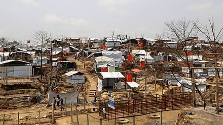 Nach dem verheerendem Feuer im März 2022 werden neue Unterkünfte in dem Geflüchtetencamp Cox's Bazar gebaut.