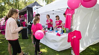 Gut informiert: Auf jedem der Lauf-Events ist Plan mit einem Infostand vertreten. © Norbert Wilhelmi