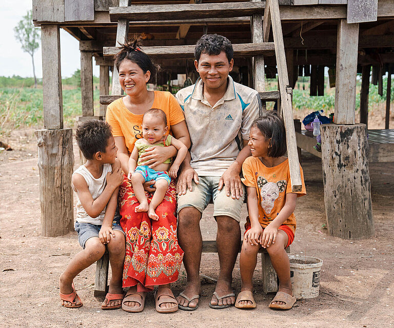 Eine fünfköpfige Familie in Kambodscha