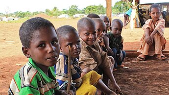95.000 Flüchtlingen aus der Zentralafrikanischen Republik (ZAR) haben mittlerweile im Nachbarland Kamerun Zuflucht gefunden – über die Hälfte sind Kinder. 
