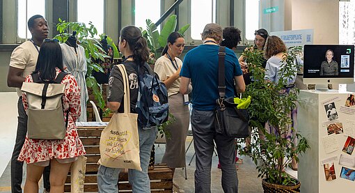 Viel Publikumszuspruch erhielt der Plan Shop beim Greentech Festival 2022 mit seinem Angebot „Trade for Peace“ Viel Publikumszuspruch erhielt der Plan Shop beim Greentech Festival 2022 mit seinem Angebot „Trade for Peace“