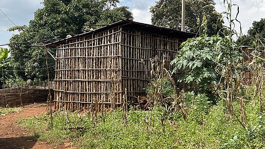 Eine Unterkunft im Aufbau in Ura, Äthiopien.