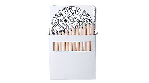 Geöffnete Buntstiftschachtel mit Stiften und herrausschauender Mandala Malkarte