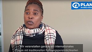 Die Leiterin der Programmabteilung von Plan International Sambia, Belinda Mautu, berichtet von den Erfolgen der Patenschaftsarbeit in Sambia.