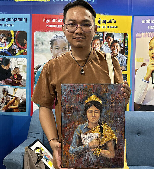 Sovandy mit seiner Zeichnung