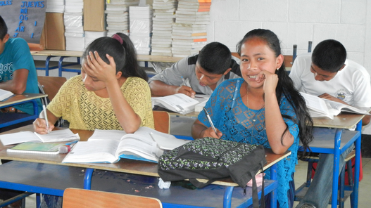 Bücher für Schulen in Guatemala