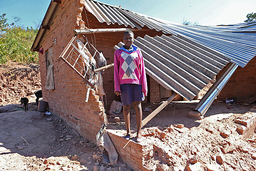 2019 zerstörte Wirbelsturm Idai in Simbabwe viele Häuser