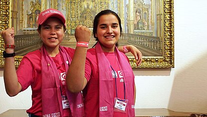 Alle Erlöse der Sprungpatenschaften beim Weltcup in Klingenthal fließen in das Projekt "Mädchennetzwerke: Peru".