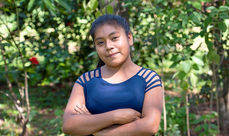 Die 17-jährige Lisa aus Paraguay lächelt in die Kamera.