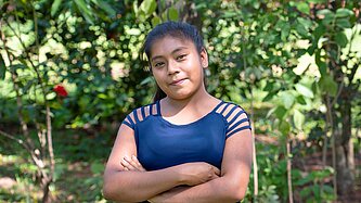 Die 17-jährige Lisa aus Paraguay lächelt in die Kamera.
