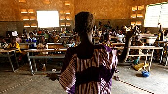 Plan verbessert die Bildungschancen von Mädchen in Burkina Faso © Finbarr O’Reilly/Plan