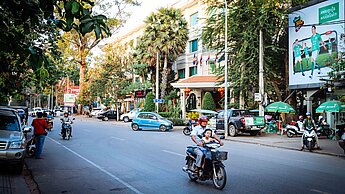Siem Reap ist heute eine Millionenstadt, vom nahen Urwald umgeben. © Hartmut Schwarzbach/argus
