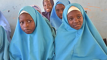 Die Furcht vor weiteren Überfällen bestimmt den Alltag von Mädchen im Nordosten Nigerias. In von Plan errichteten Child Friendly Spaces finden sie Schutz.