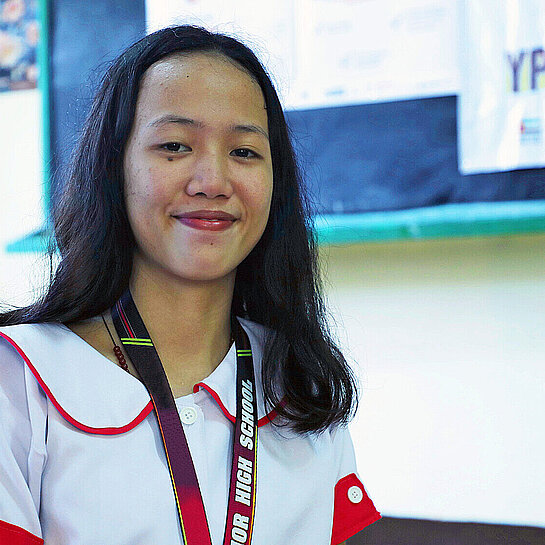 Die junge Journalistin Kristine aus den Philippinen