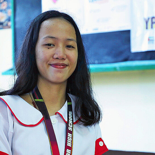 Die junge Journalistin Kristine aus den Philippinen