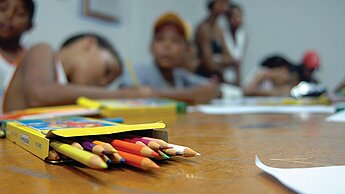 Lernen ohne Angst – Kinder malen ihre Erlebnisse in Brasilien. 