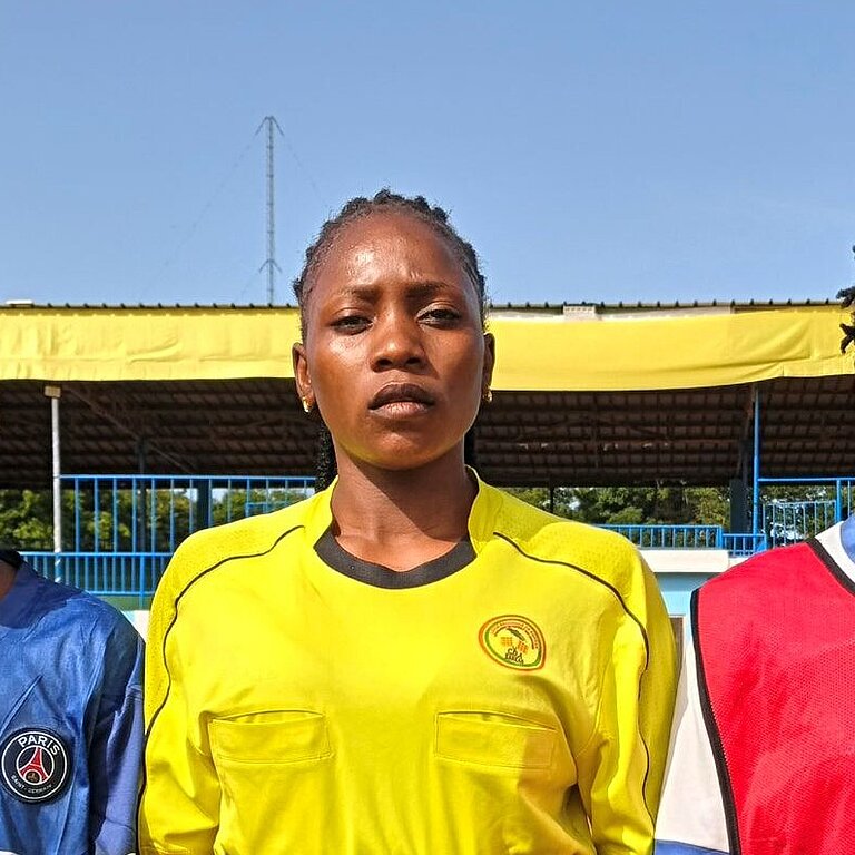 Yawa mit Team-Kolleg:innen