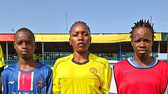 Yawa mit Team-Kolleg:innen