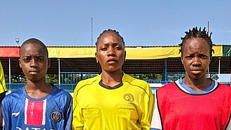 Yawa mit Team-Kolleg:innen