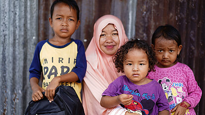 Wir von Plan International setzen uns in unseren Programmländern, wie Indonesien, dafür ein, Familien ein regelmäßiges Einkommen zu ermöglichen. ©Plan International / Kahfy Yudha Wiansyah Wir von Plan International setzen uns in unseren Programmländern, wie Indonesien, dafür ein, Familien ein regelmäßiges Einkommen zu ermöglichen. ©Plan International / Kahfy Yudha Wiansyah