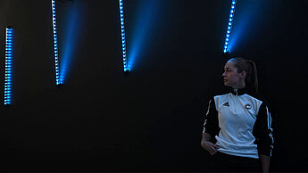 Das ISTAF Berlin versteigert 15 signierte Leinwand-Bilder "Hinter den Kulissen" zugunsten von Plan International.