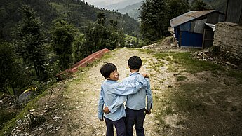 Nicht nur zerstörten Schulen, sondern auch Verletzungen der Rechte von Kindern durch Kinderheirat, Kinderhandel oder Gewalt gegen Mädchen und Jungen stellen eine große Herausforderung dar. ©Gurufoto/Plan Nicht nur zerstörten Schulen, sondern auch Verletzungen der Rechte von Kindern durch Kinderheirat, Kinderhandel oder Gewalt gegen Mädchen und Jungen stellen eine große Herausforderung dar. ©Gurufoto/Plan