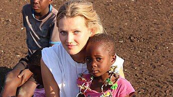 Mit 16 übernahm die heute 22-Jährige Toni Garrn ihre erste Patenschaft. © AJG Model-Support GmbH Mit 16 übernahm die heute 22-Jährige Toni Garrn ihre erste Patenschaft. © AJG Model-Support GmbH