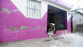 Aufgrund der starken Regenfälle könnte das Ausmaß der Zerstörung dieses Mal weitaus größer sein als bei Hurrikan Irma. © Plan International