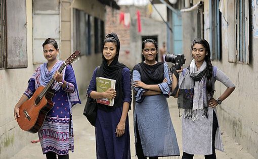 Mit der Kampagne Girls Get Equal setzt sich Plan International weltweit für ein gleichberechtigtes, selbstbestimmtes Leben ein Mit der globalen Kampagne Girls Get Equal setzt Plan International sich weltweit dafür ein, dass Mädchen und Frauen ein selbstbestimmtes Leben führen können