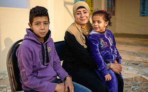 Plan_20180409_Hassan mit Mutter und Schwester
