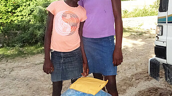 Djenka und ihre große Schwester. © Plan Djenka und ihre große Schwester. © Plan