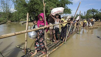 Wenn in Bangladesch die Flüsse über die Ufer treten, sind Ernten meist verloren und die Menschen müssen fliehen. © Mahmud Rahman