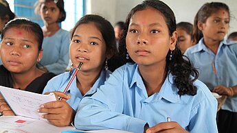 Durch das schwere Erdbeben sind viele Schulen zerstört oder müssen wegen möglichen Nachbeben geschlossen bleiben. © Plan